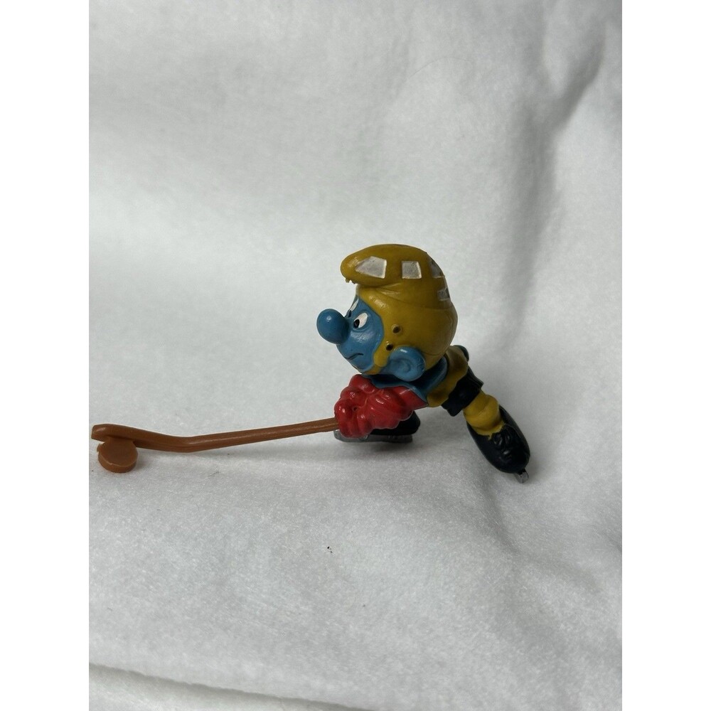 Vintage 1978 Hockey Smurf PVC Figure 20032 Gold Helmet Uniform Schleich Peyo